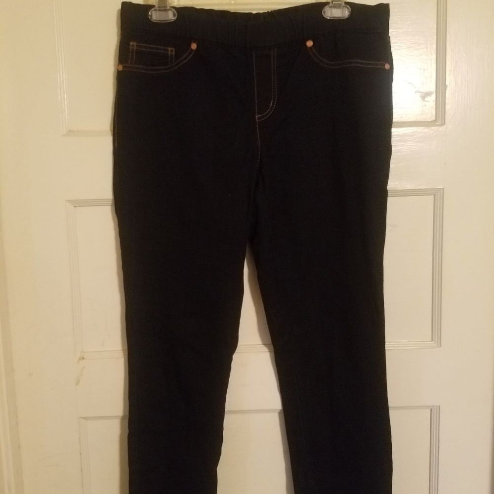 Clothes - Picture 2 of 4
